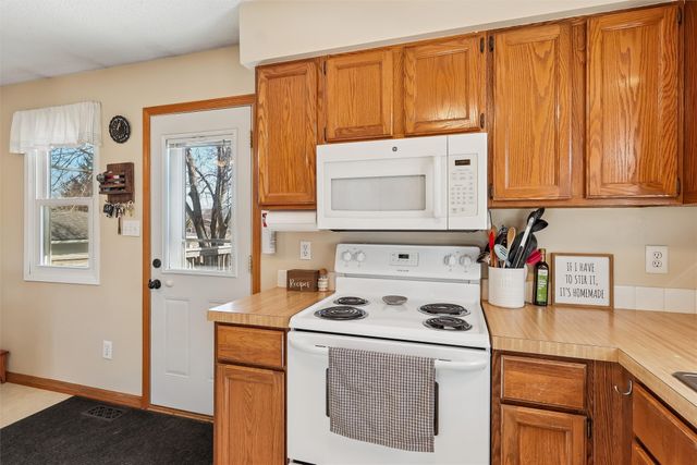 311 10th Avenue NW, Altoona, IA 50009