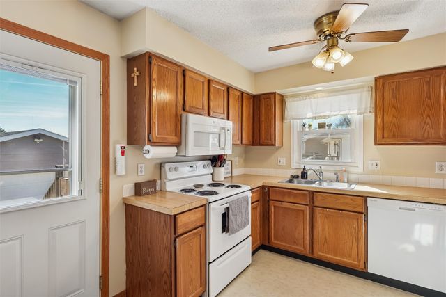 311 10th Avenue NW, Altoona, IA 50009