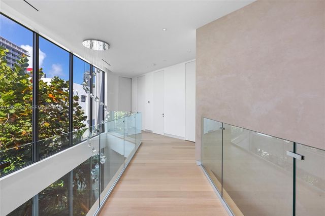 503 Palm Dr, Hallandale Beach, FL 33009