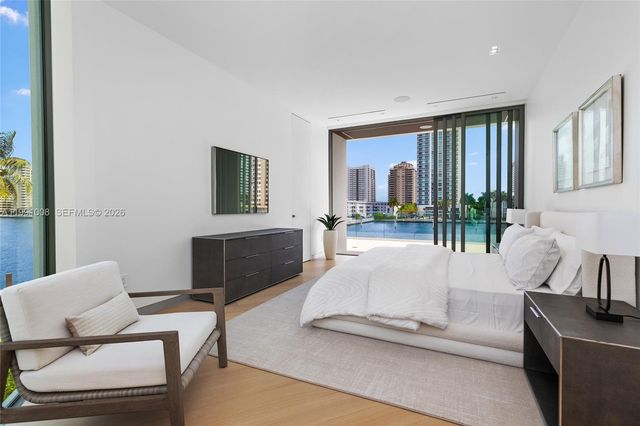 503 Palm Dr, Hallandale Beach, FL 33009