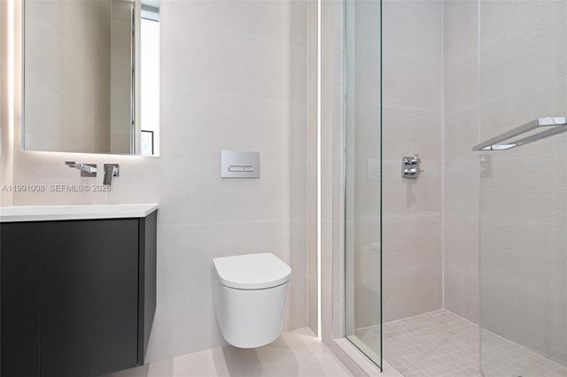 503 Palm Dr, Hallandale Beach, FL 33009