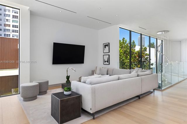 503 Palm Dr, Hallandale Beach, FL 33009