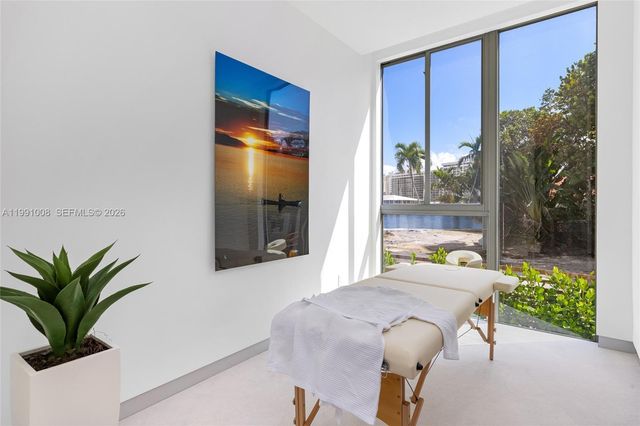 503 Palm Dr, Hallandale Beach, FL 33009