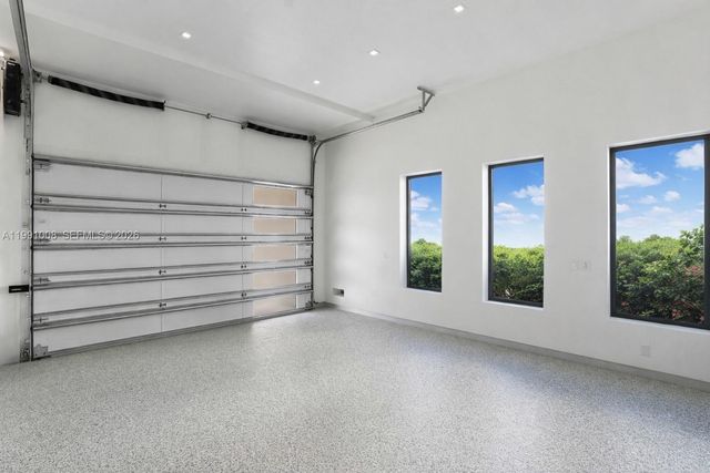 503 Palm Dr, Hallandale Beach, FL 33009