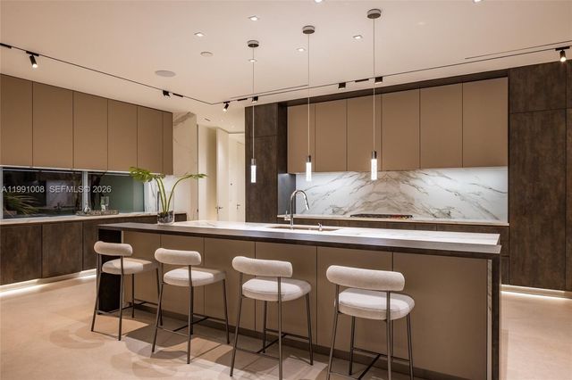 503 Palm Dr, Hallandale Beach, FL 33009