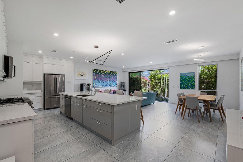 Image 3 of property listing at 294 Mayfair Way, Palm Springs, CA 92264