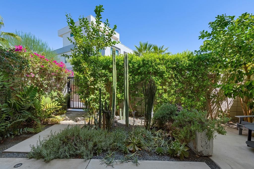 Image 31 of property listing at 294 Mayfair Way, Palm Springs, CA 92264