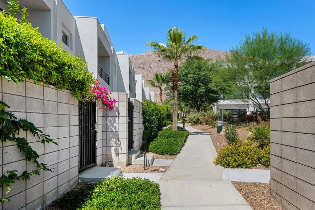 Image 36 of property listing at 294 Mayfair Way, Palm Springs, CA 92264