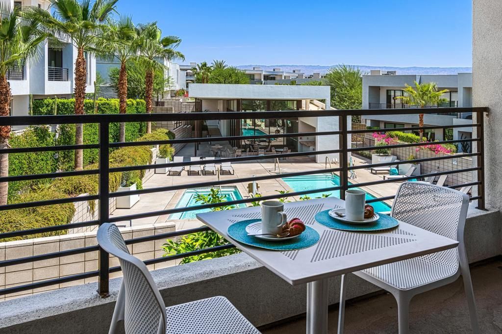 Image 4 of property listing at 294 Mayfair Way, Palm Springs, CA 92264