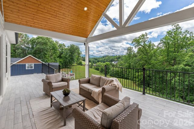 7 Temujin Drive, Leicester, NC 28748