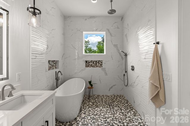 7 Temujin Drive, Leicester, NC 28748