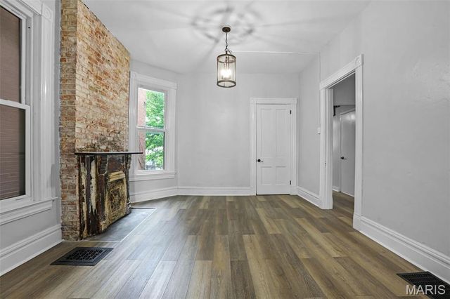 4550 Enright Avenue, St Louis, MO 63108