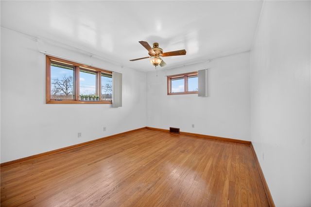 105 Clearview Dr, Economy, PA 15005