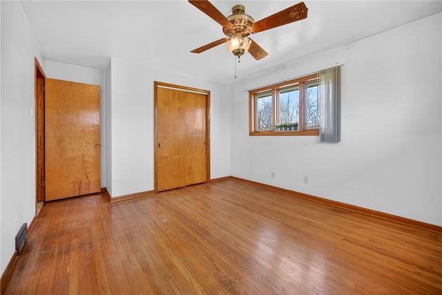 105 Clearview Dr, Economy, PA 15005