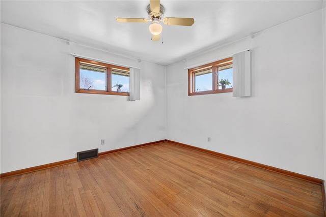 105 Clearview Dr, Economy, PA 15005