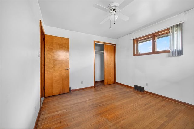 105 Clearview Dr, Economy, PA 15005