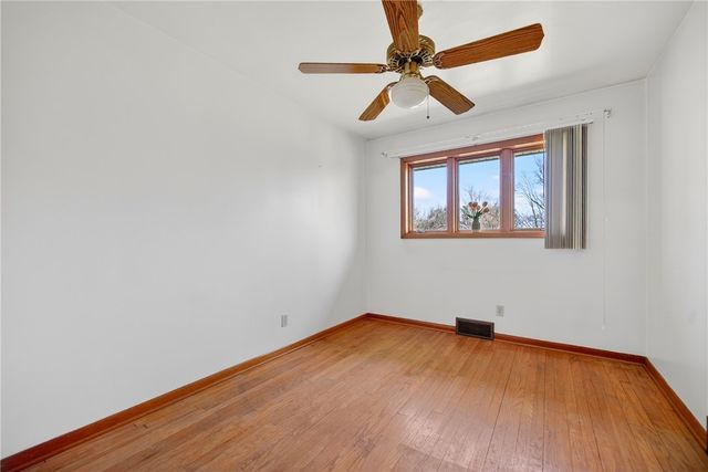 105 Clearview Dr, Economy, PA 15005