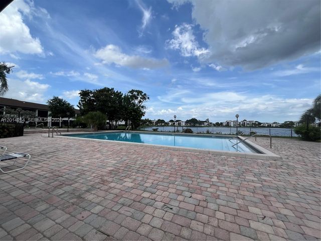 212 Lake Pointe Dr 209, Oakland Park, FL 33309