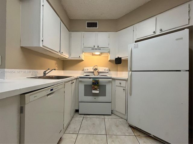 212 Lake Pointe Dr 209, Oakland Park, FL 33309