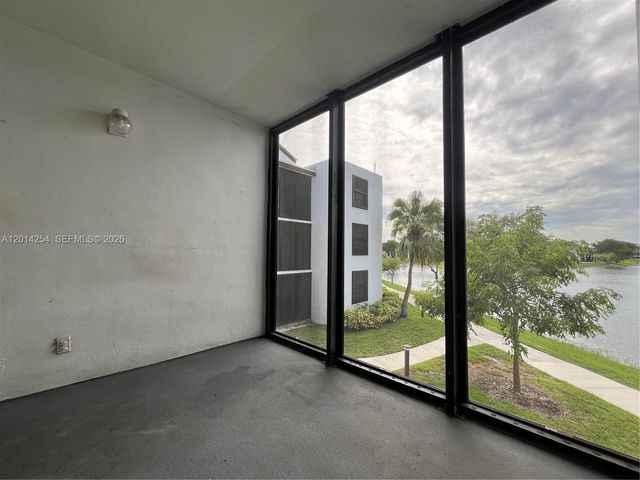 212 Lake Pointe Dr 209, Oakland Park, FL 33309