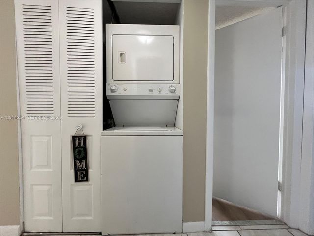 212 Lake Pointe Dr 209, Oakland Park, FL 33309
