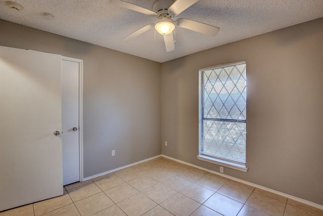 420 Revolution Lane, Arlington, TX 76002