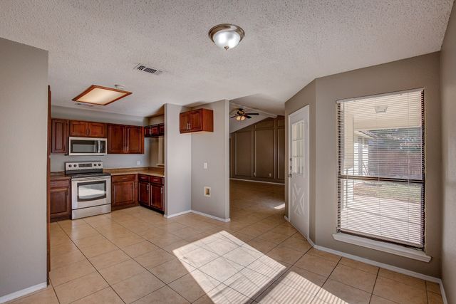 420 Revolution Lane, Arlington, TX 76002