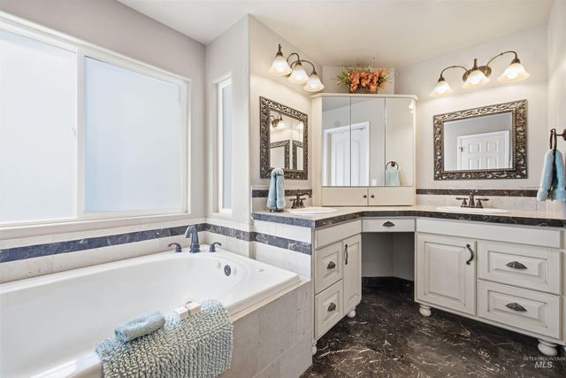 2028 Candleridge Dr, Twin Falls, ID 83301
