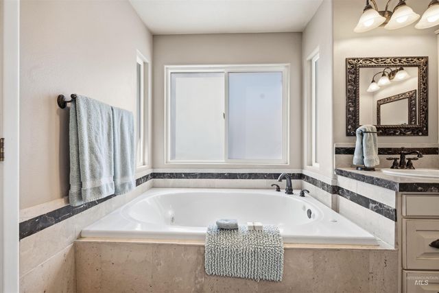 2028 Candleridge Dr, Twin Falls, ID 83301