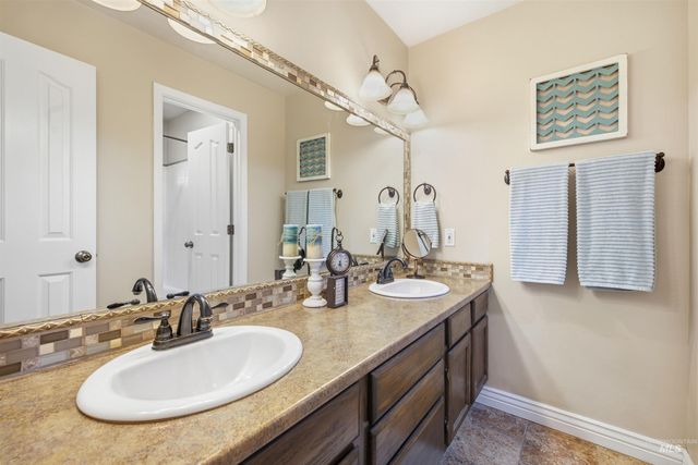 2028 Candleridge Dr, Twin Falls, ID 83301