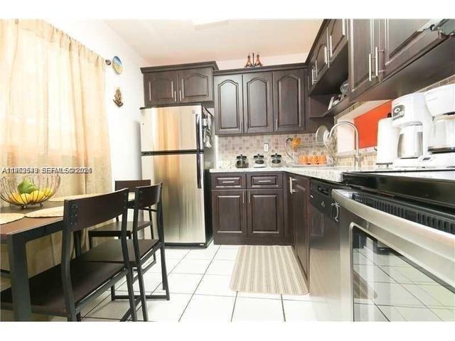 8600 SW 133rd Ave Rd 221, Miami, FL 33183