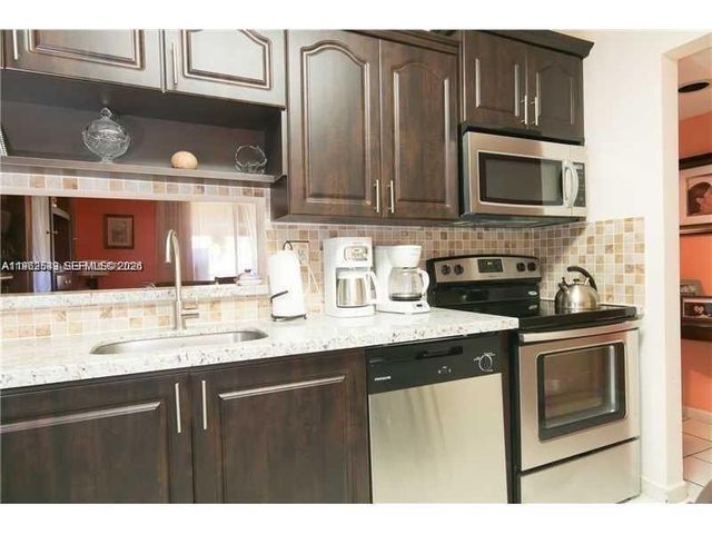 8600 SW 133rd Ave Rd 221, Miami, FL 33183