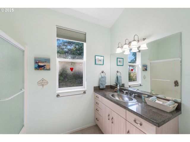 53 SHORELINE Dr, Florence, OR 97439