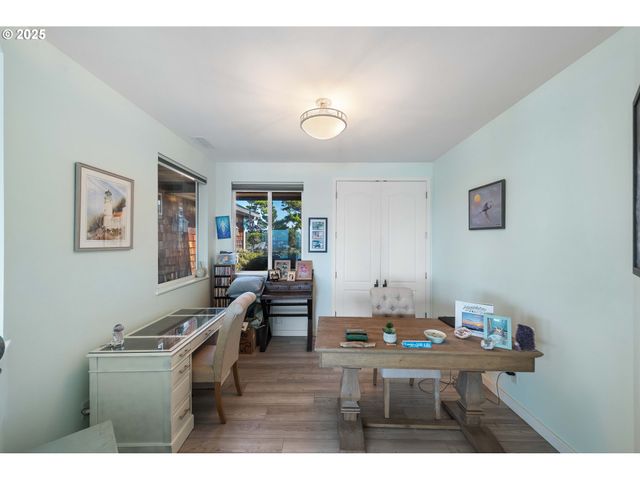 53 SHORELINE Dr, Florence, OR 97439