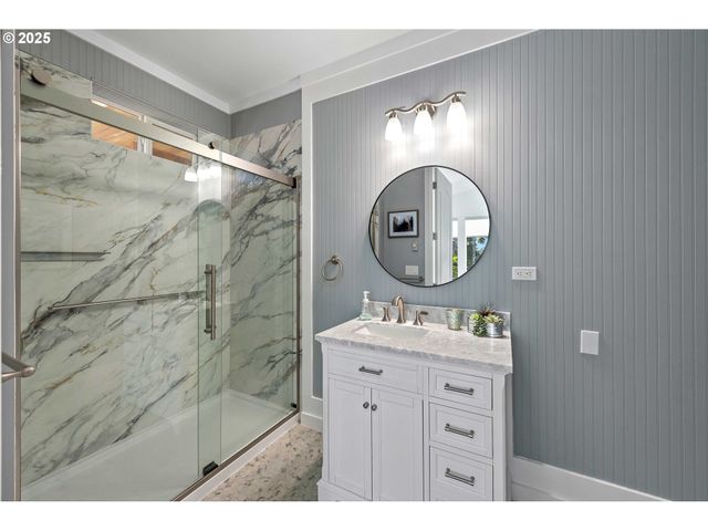 53 SHORELINE Dr, Florence, OR 97439