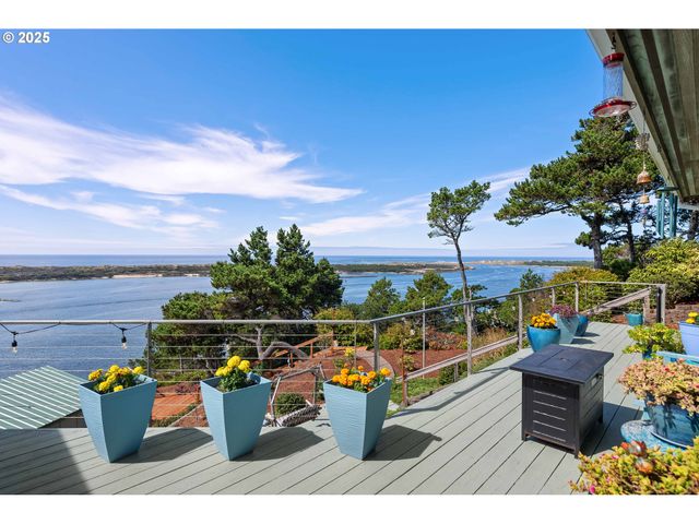 53 SHORELINE Dr, Florence, OR 97439