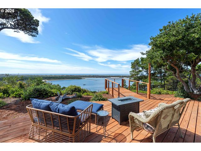 53 SHORELINE Dr, Florence, OR 97439