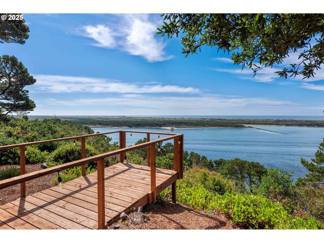 53 SHORELINE Dr, Florence, OR 97439