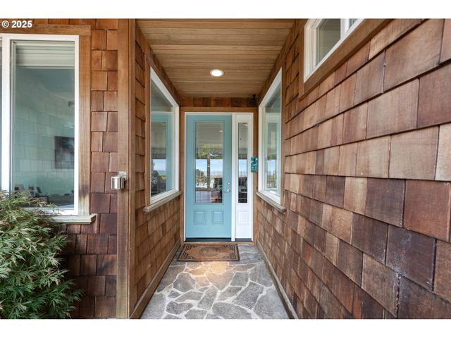 53 SHORELINE Dr, Florence, OR 97439