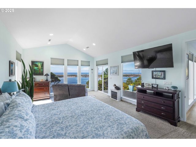 53 SHORELINE Dr, Florence, OR 97439