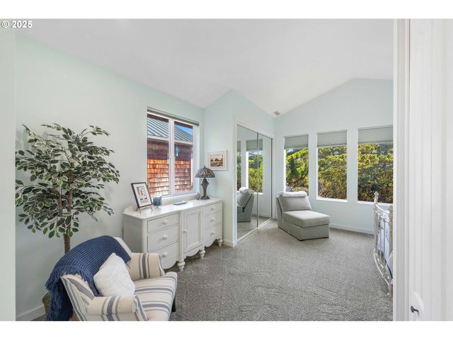 53 SHORELINE Dr, Florence, OR 97439