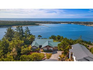 53 SHORELINE Dr, Florence, OR 97439