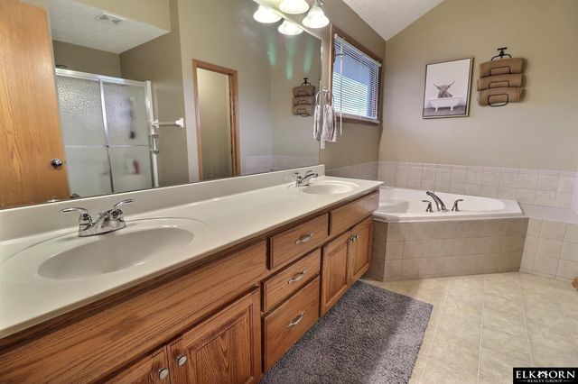 17311 Franklin Drive, Omaha, NE 68118