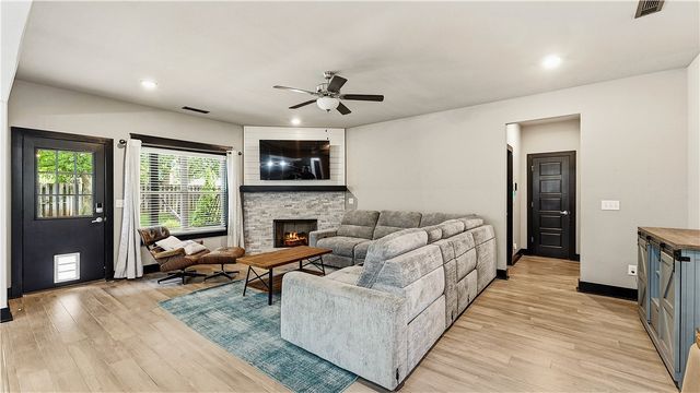4304 SW Plumley Avenue, Bentonville, AR 72713