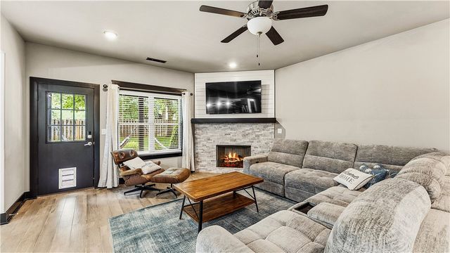 4304 SW Plumley Avenue, Bentonville, AR 72713