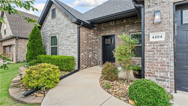 4304 SW Plumley Avenue, Bentonville, AR 72713