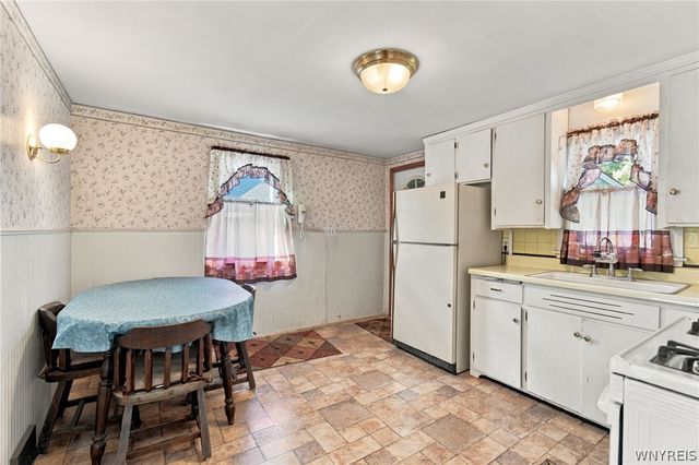 24 Greymont Avenue, West Seneca, NY 14224