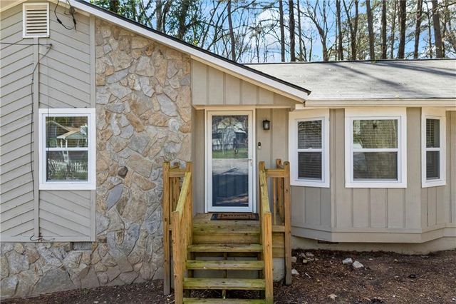 2493 Cherie Glen Road, Snellville, GA 30039