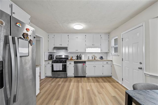 2493 Cherie Glen Road, Snellville, GA 30039