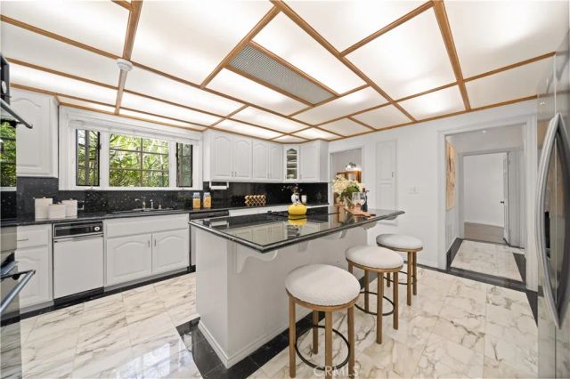 2915 Woodlawn Avenue, San Marino, CA 91108